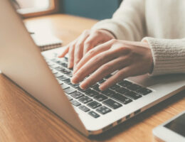 puis-je utiliser le contenu de chatgpt pour mon site web